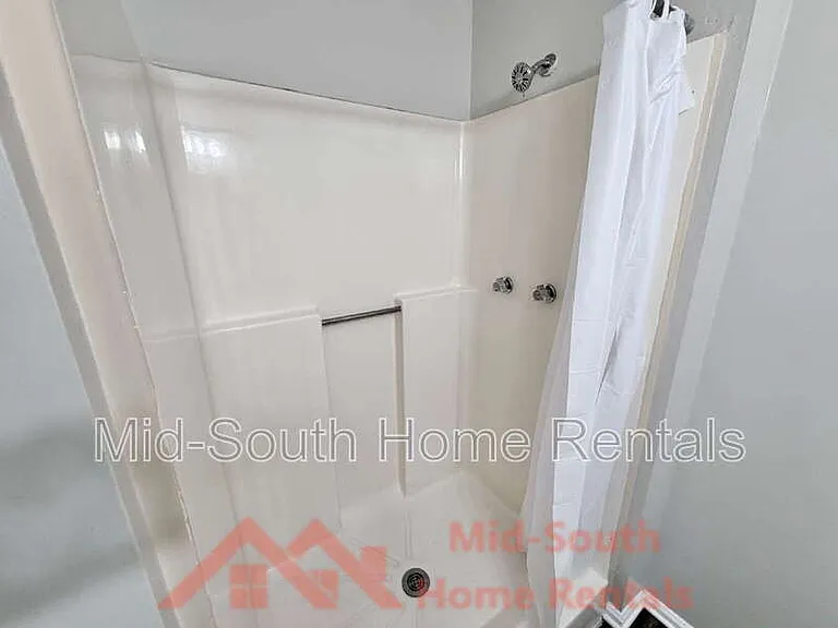 3829 Walsingham Dr — Photo 12