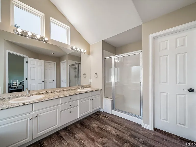 1011 S Valentia St #81 — Photo 26