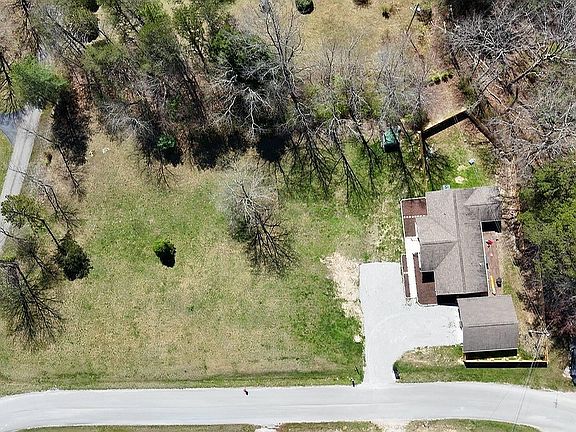 4th image of 806 Cooper Lake Rd
