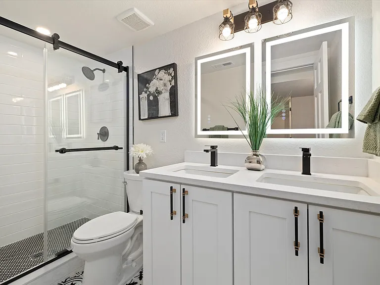 Smart mirrors with anti fog setting