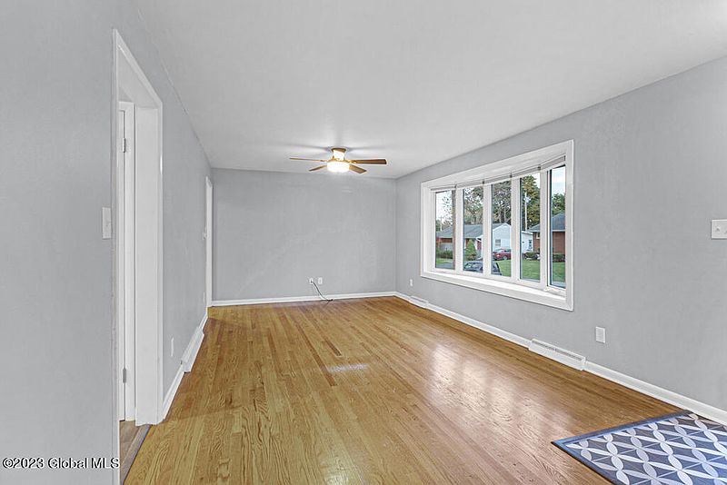3rd image of 76 Winnie Street