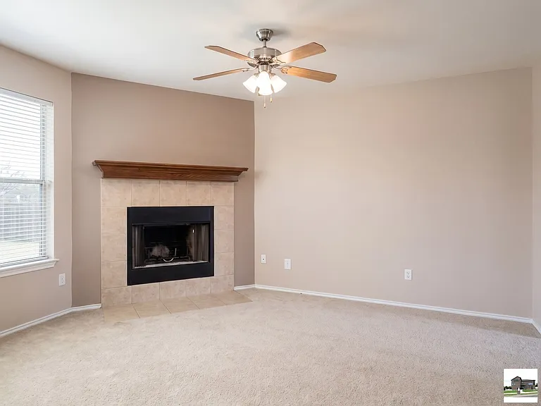 306 Sumac Trl — Photo 2