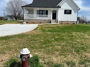 101 Pilot Dr, Thomasville, NC 27360