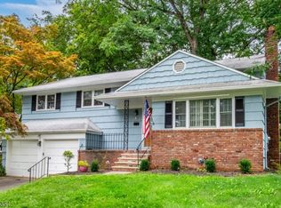 10 Randolph Dr, Morristown, NJ 07960