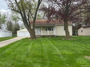 1055 Ransom Dr, Flint, MI 48507