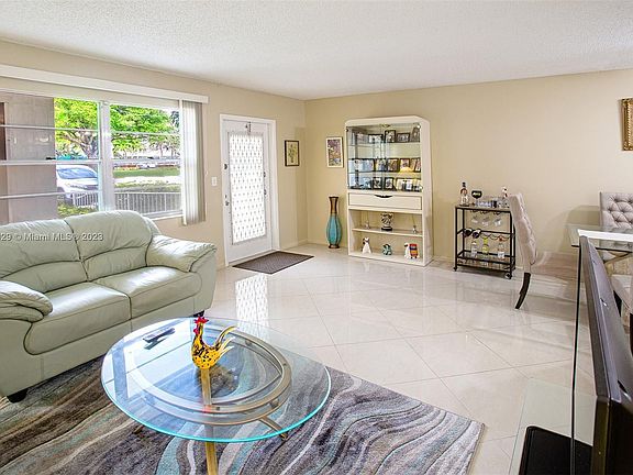 3rd image of 1011 Cambridge Cir #A-1011