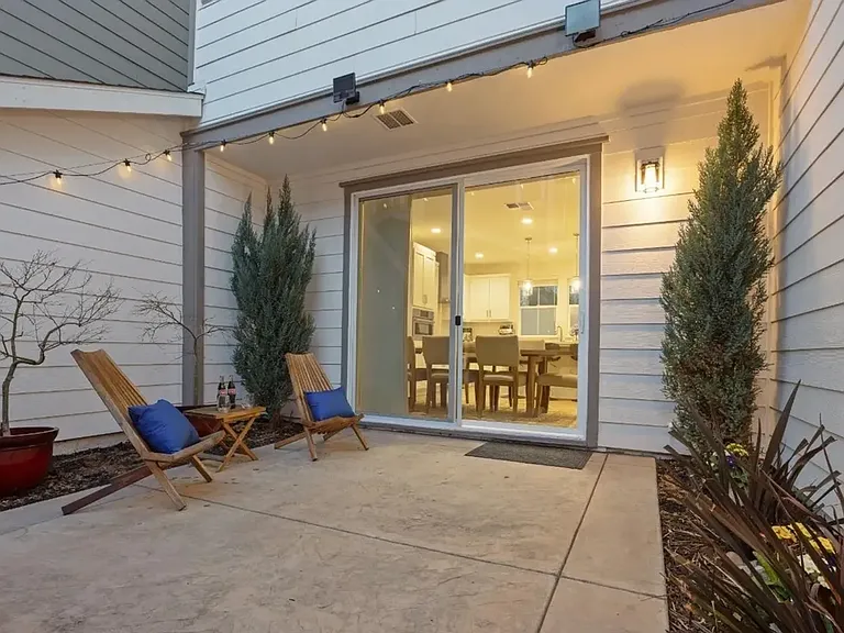 1747 Linden Ln — Photo 17