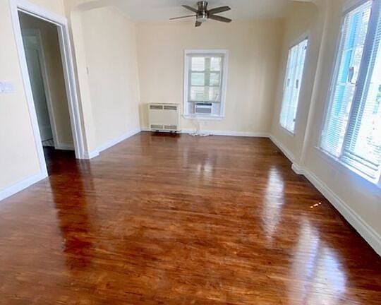 4th image of 1016 N Sweetzer Ave