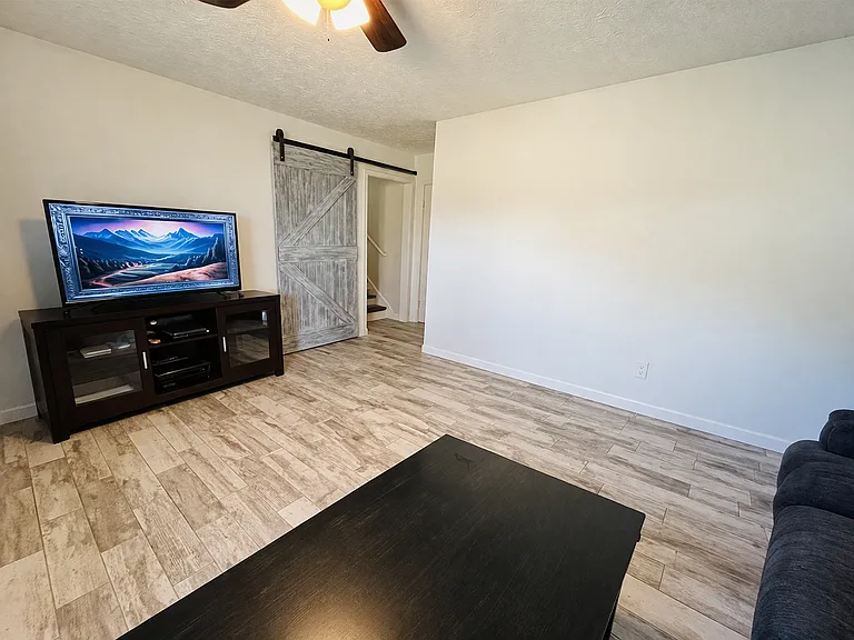 5472 Riverchase Dr — Photo 9