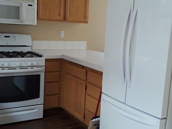 Kitchen; Microwave, dishwasher, stove and fridge