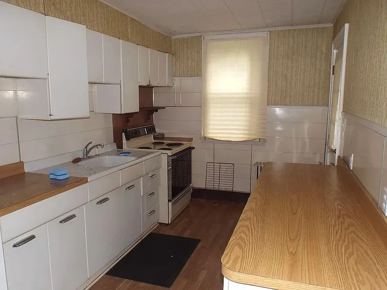 113 S Railroad Ave — Photo 4