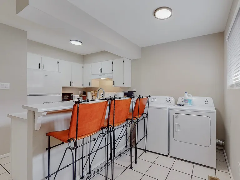 Alvarado Dr NE — Photo 9