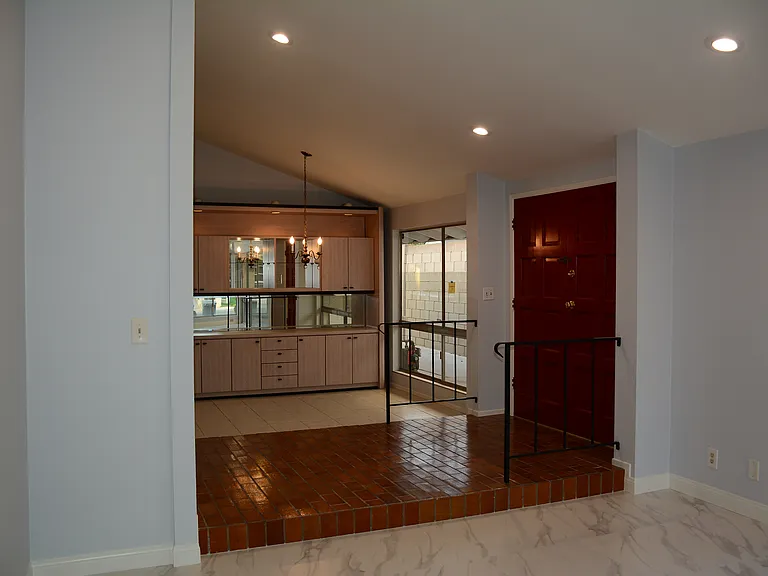 2135 Dashwood St — Photo 5