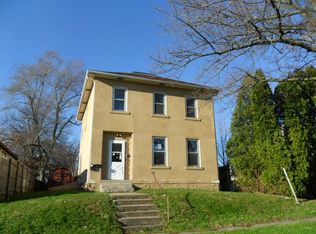 817 S 8th St, Burlington, IA 52601