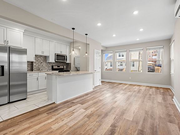 3rd image of 360 Lafayette Ave Floor 1