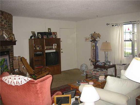 3rd image of 401 12th Ave #102