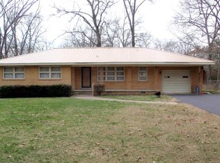 211 Crestwood Dr, Tullahoma, TN 37388