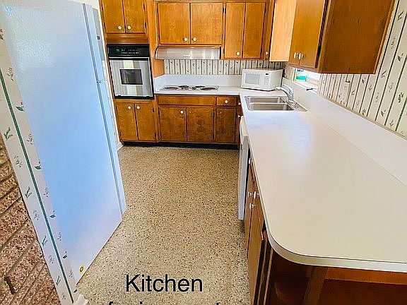 5th image of 830 W Palm St