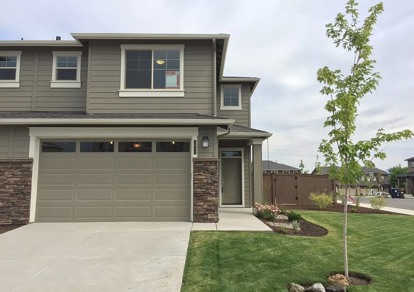 Beautiful 3 Bed/2.5 Bath Pahlisch Townhome with Fully Fenced Backyard — Photo 1