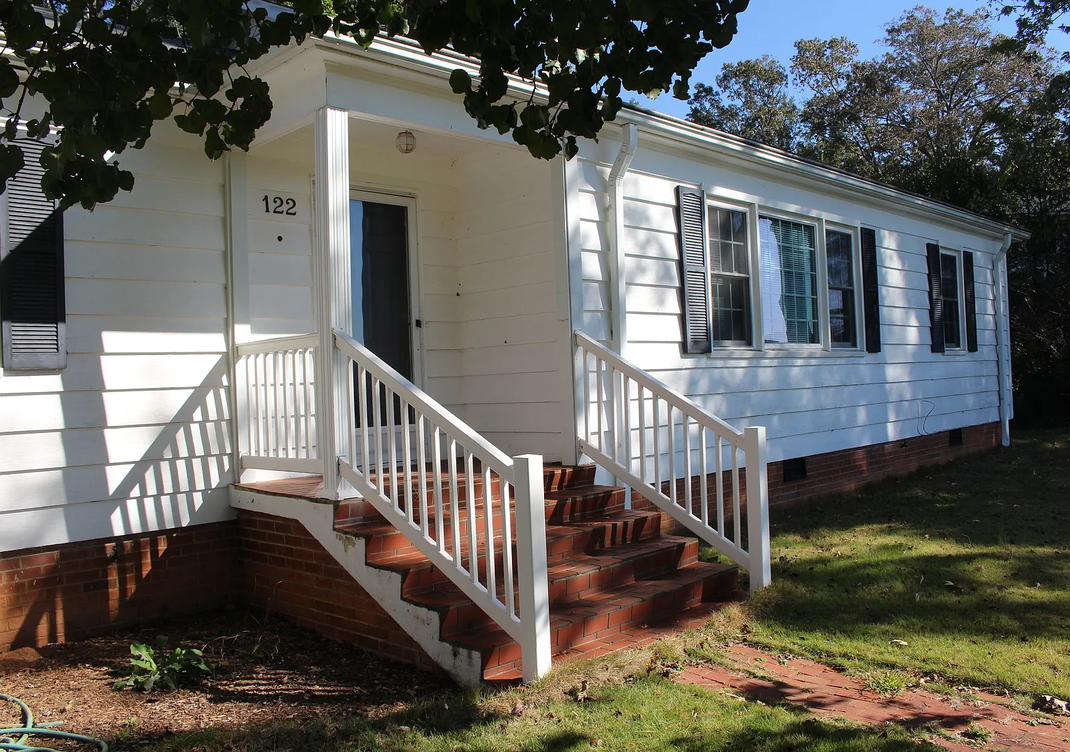 3 Bed/2 Bath Home Right Next to Walker Golf Course! — Photo 2