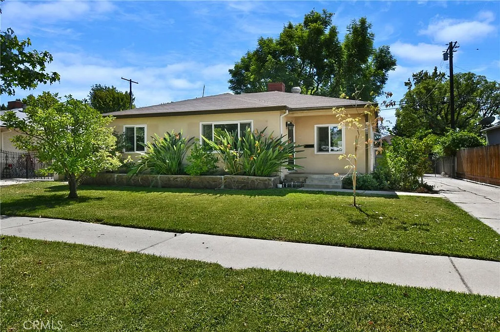 3 bed, 1151 sqft, $4,250 — Photo 1