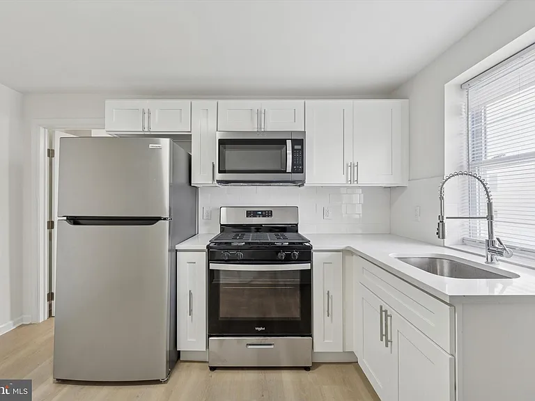 1626 N 17th St #302 — Photo 5