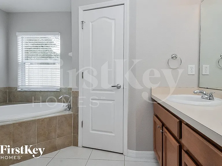 8129 Alamosa Wood Ave — Photo 10