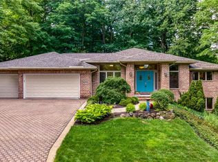 2275 Hampton Ledges Dr, Cuyahoga Falls, OH 44223