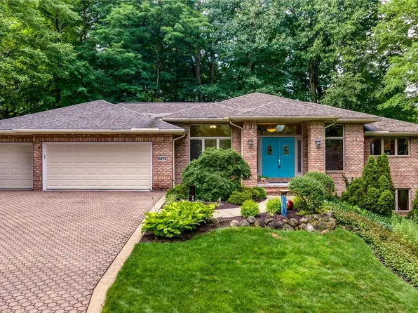 2275 Hampton Ledges Dr, Cuyahoga Falls, OH 44223