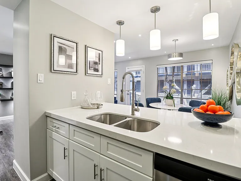 The Ashley at Bluffview Apartments — Photo 18