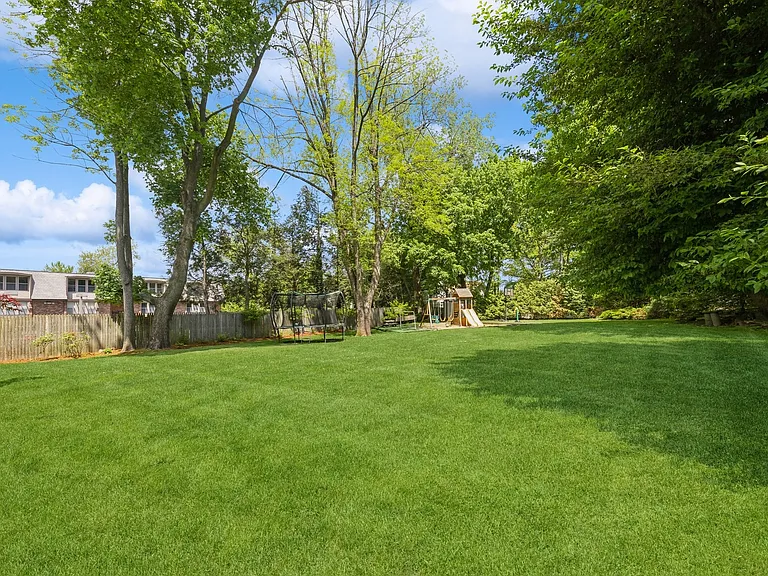 107 Hudson Ave #107 — Photo 34