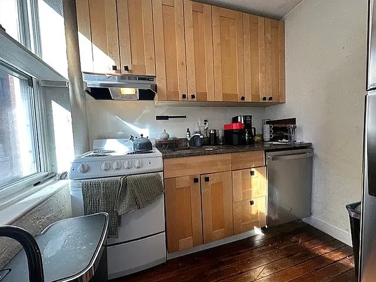 35 Charter St #4 — Photo 3