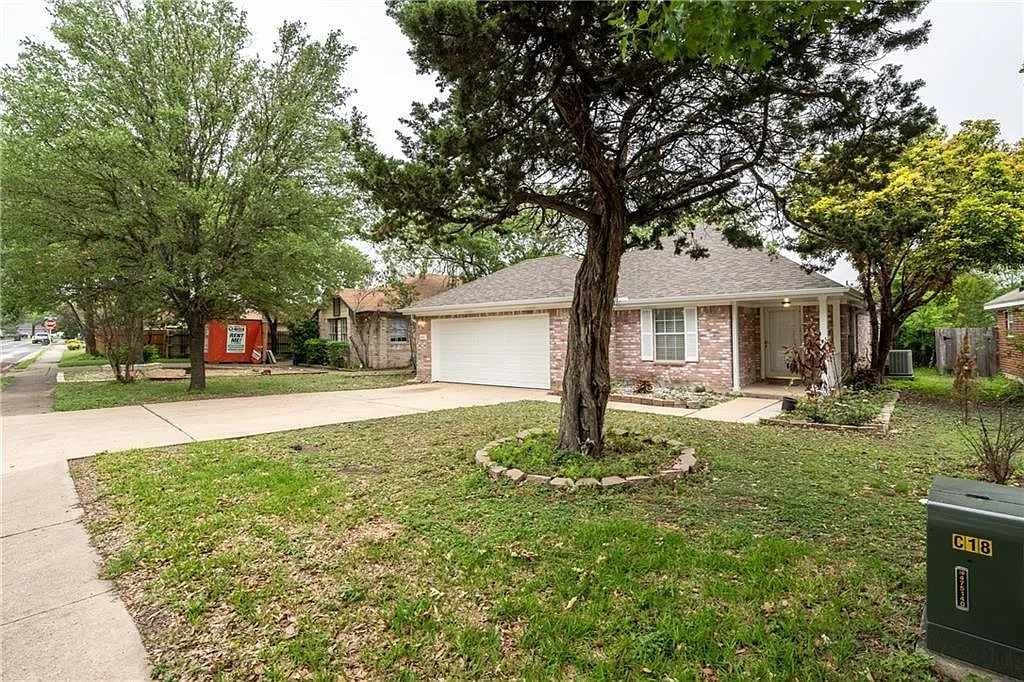 3 bed, 2.0 bath, 1250 sqft, $1,895 — Photo 2