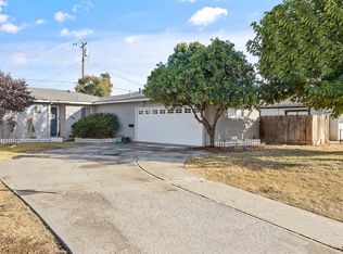 1104 S Whitney Dr, Visalia, CA 93277