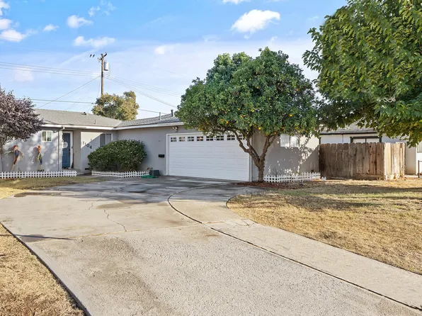 1104 S Whitney Street, Visalia, CA 93277
