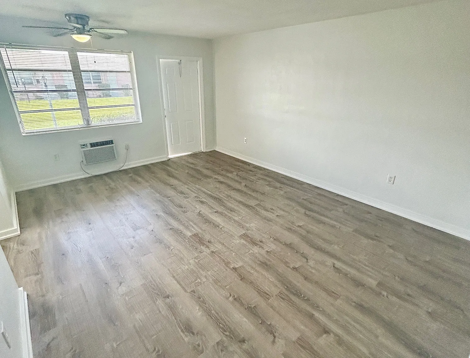 7624 Pembroke Rd — Photo 2