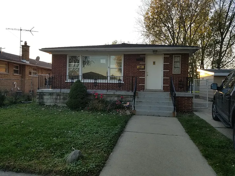 14046 S Calhoun Ave — Photo 2