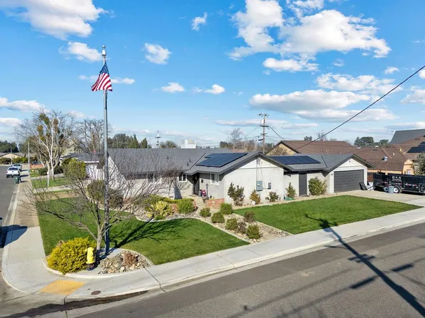 1320 Walnut St, Oakdale, CA 95361