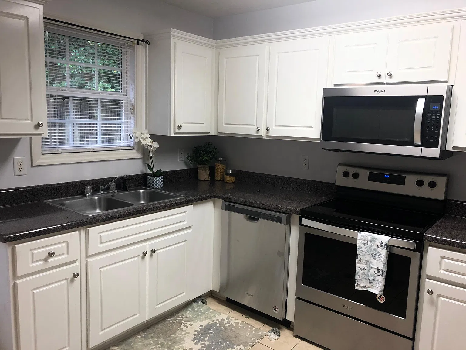 129 King Edward Way — Photo 2