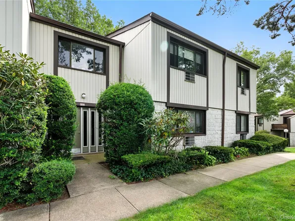 57 Richmond Boulevard #2B, Ronkonkoma, NY 11779