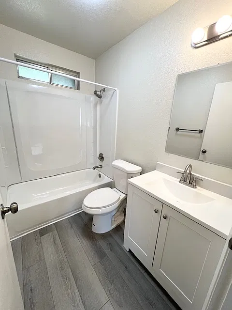 2 bed, 1.5 bath, 890 sqft, $1,895 — Photo 2