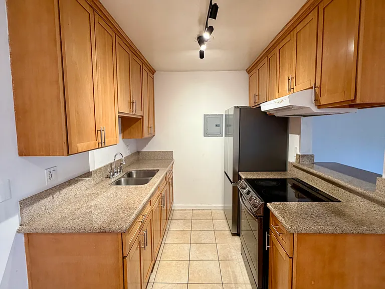 3045 E Theresa St #8 — Photo 8