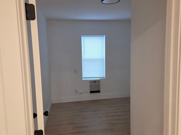 31 Van Zandt St Unit 3