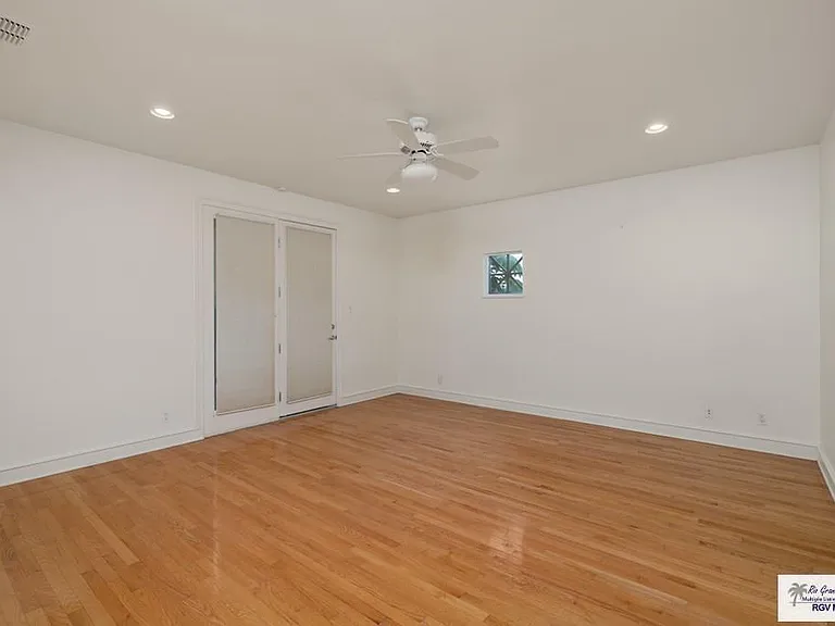 3201 Lazy Lake Dr — Photo 17