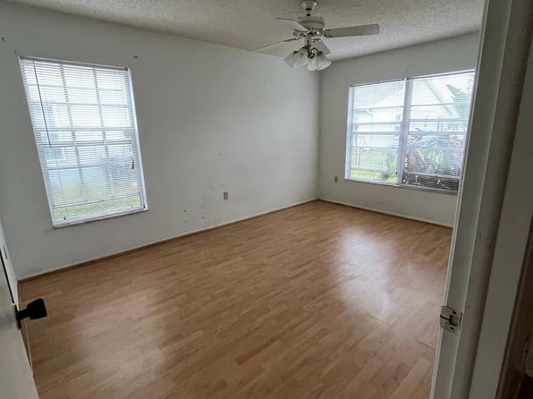 2920 Bradley Ct