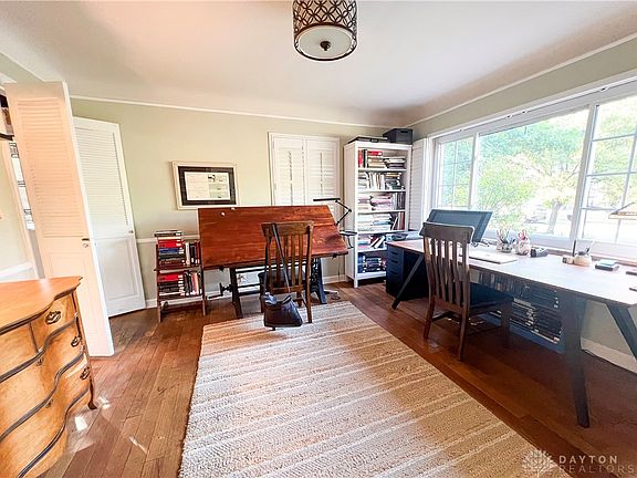 5th image of 121 Forest Ave