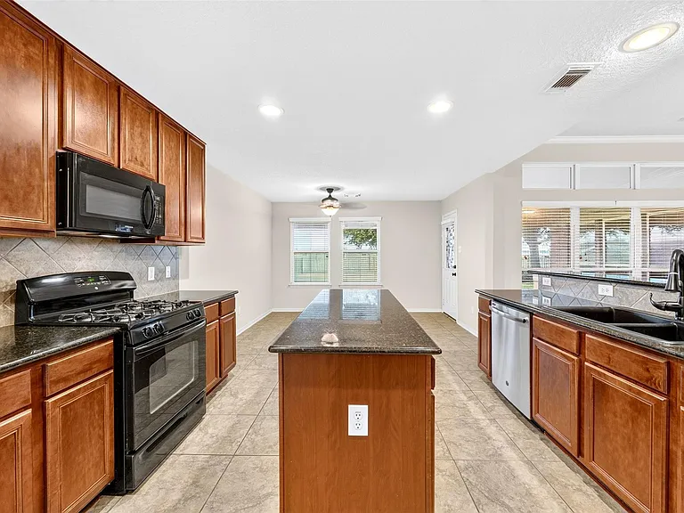 18631 Cypress Lake Village Dr — Photo 8