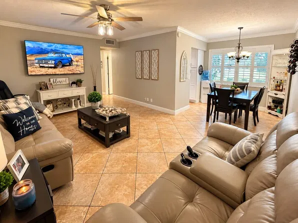 16 SHEFFIELD A #16, West Palm Beach, FL 33417
