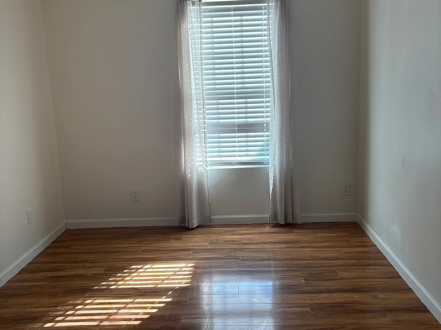 6 bed, 2200 sqft, $2,200 — Photo 4