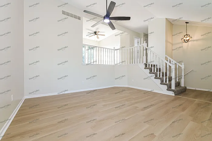 532 NE Wood Ct — Photo 5
